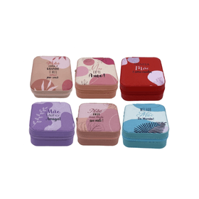 PORTA-JOIA-MAE-FRASESCORES-SORTIDAS-QUADRADO-95X95CM-INTERPONTE-853350